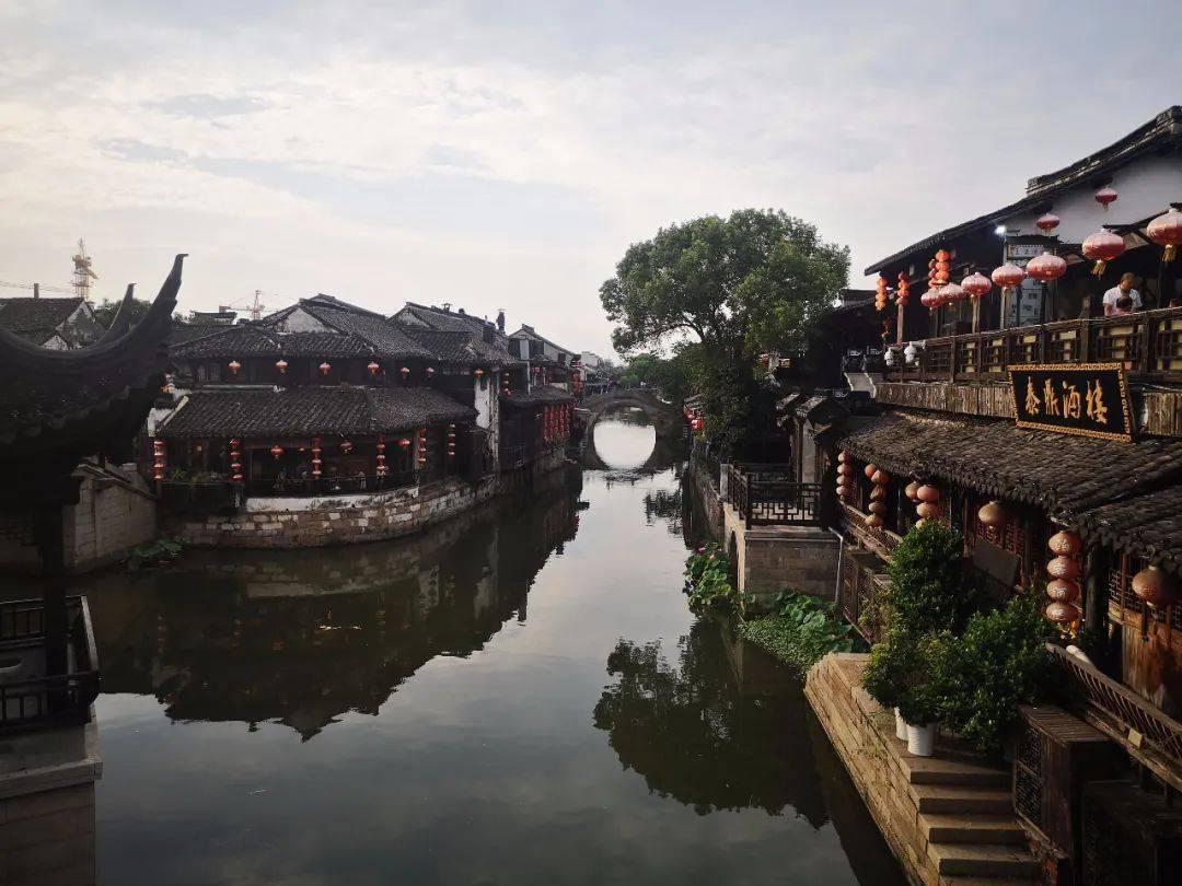 特斯拉矩阵改色膜原力蓝，一呼一吸尽显慢节奏魅力